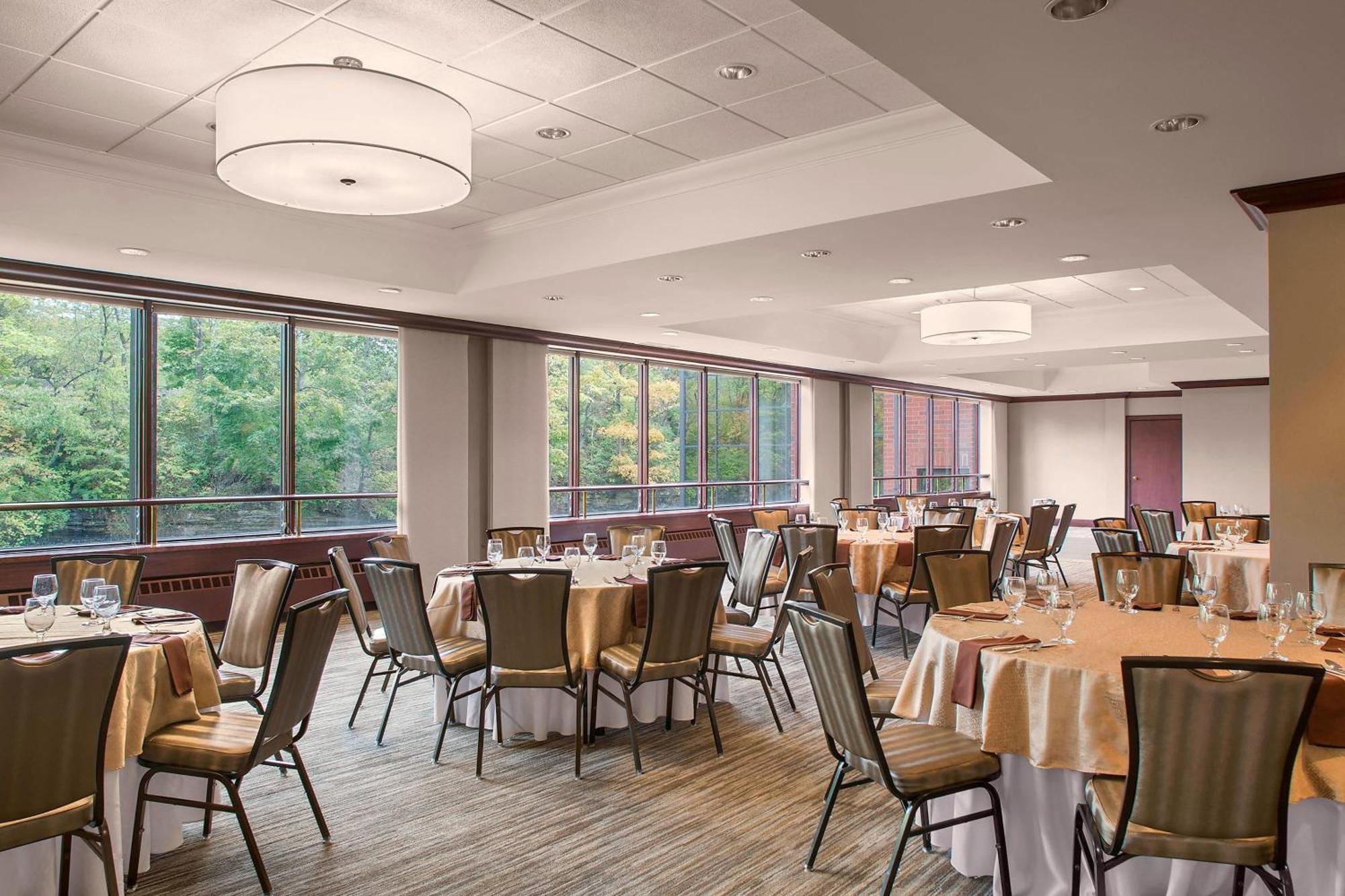Sheraton Suites Akron Cuyahoga Falls Bagian luar foto