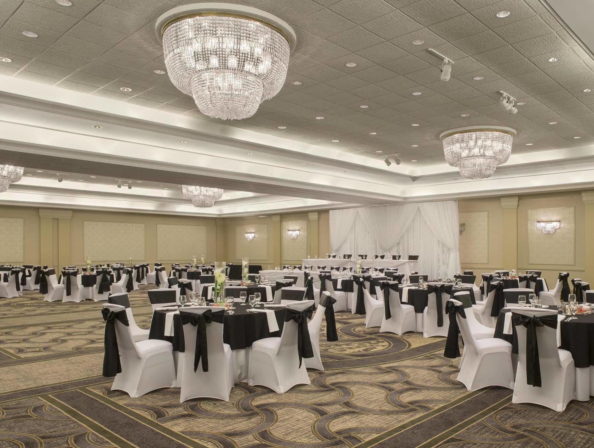 Sheraton Suites Akron Cuyahoga Falls Bagian luar foto